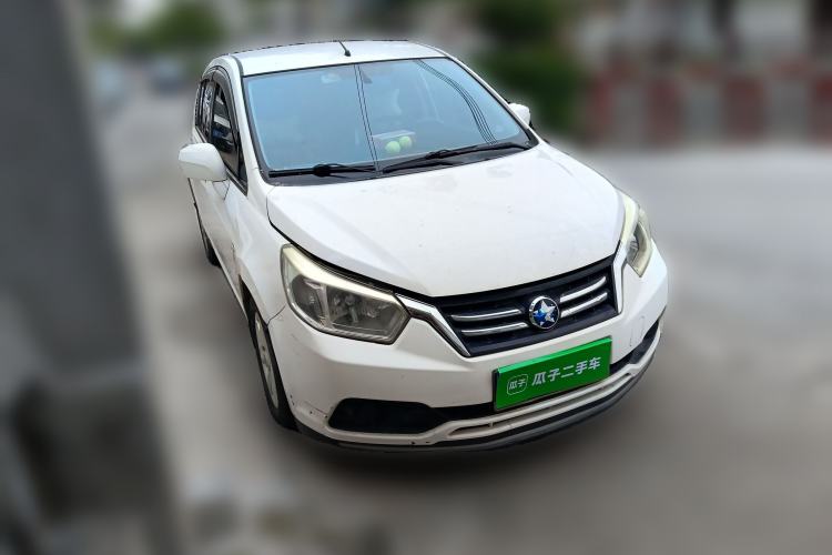 Used Venucia R50 2016 1.6L Automatic Elite Edition Front Right 45 Deg