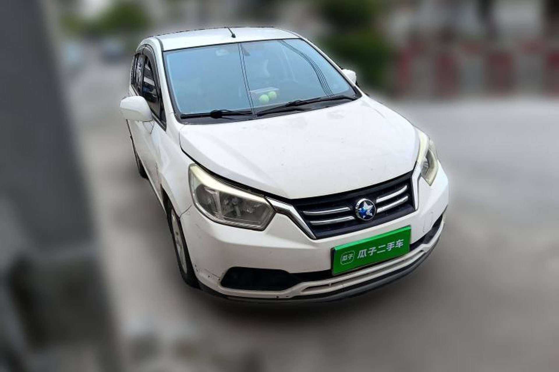 Used Venucia R50 2016 1.6L Automatic Elite Edition Front Right 45 Deg
