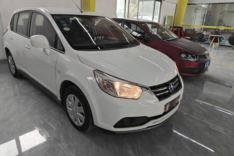 Used Venucia R50 2016 1.6L Manual Elite Edition Front Right 45 Deg