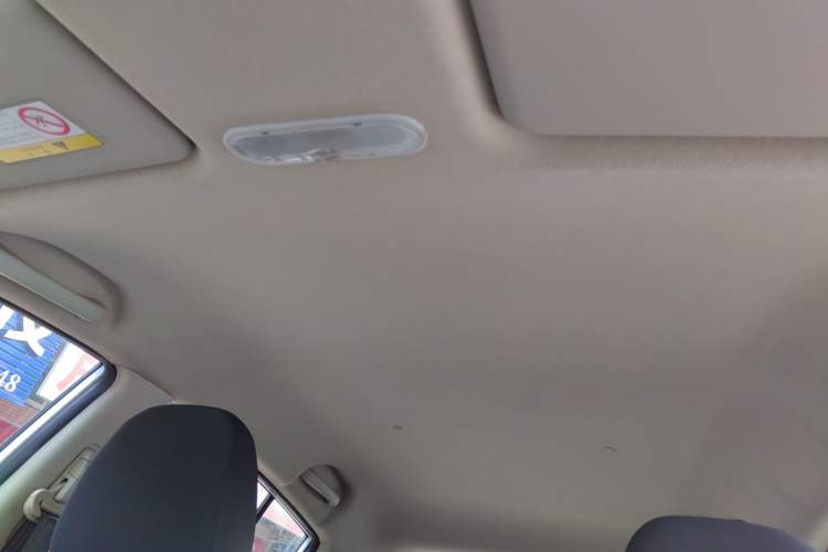 Used Venucia R50 2016 1.6L Manual Elite Edition Headliner