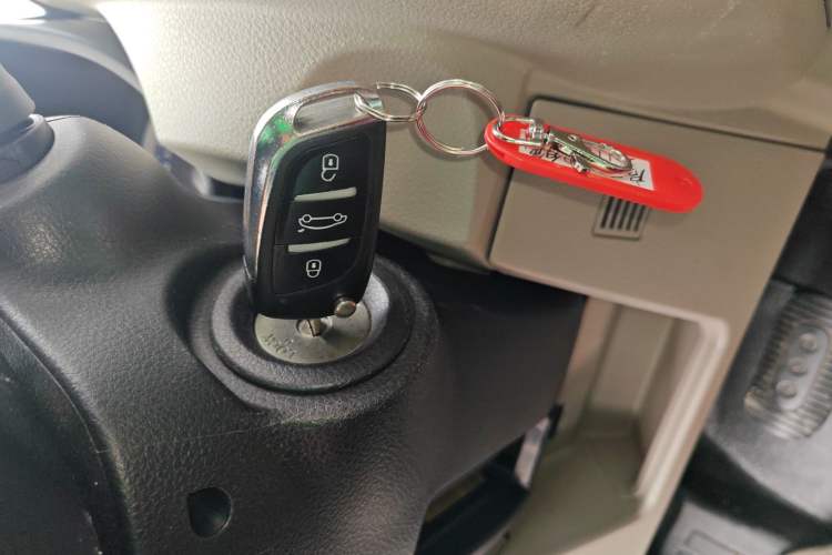 Used Venucia R50 2016 1.6L Automatic Elite Edition Interior 1