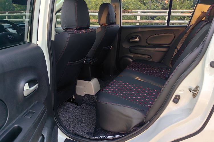 Used Venucia R50 2016 1.6L Manual Elite Edition Interior 10