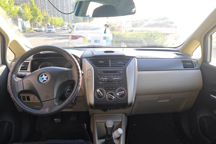 Used Venucia R50 2016 1.6L Manual Elite Edition Interior 2