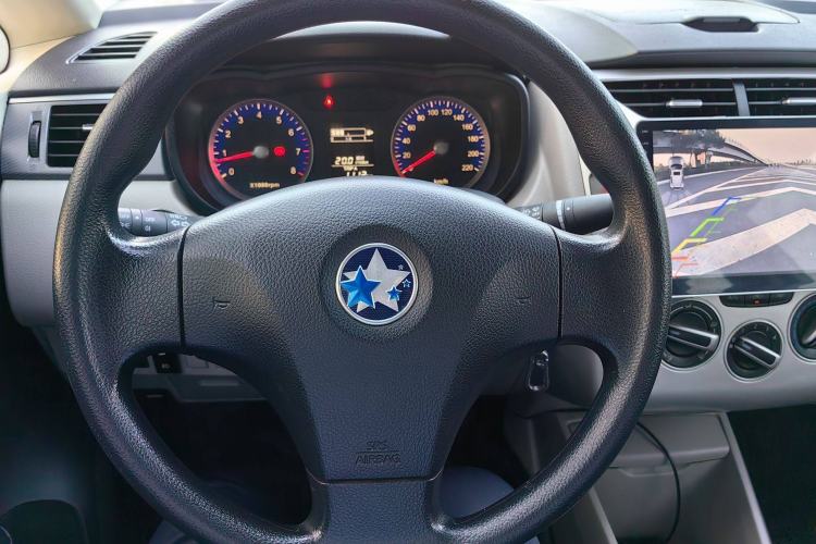 Used Venucia R50 2016 1.6L Manual Elite Edition Interior 3