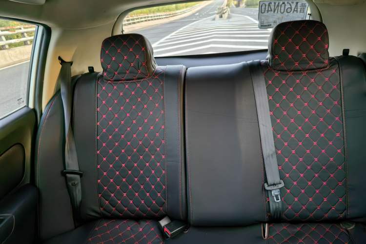 Used Venucia R50 2016 1.6L Manual Elite Edition Interior 4