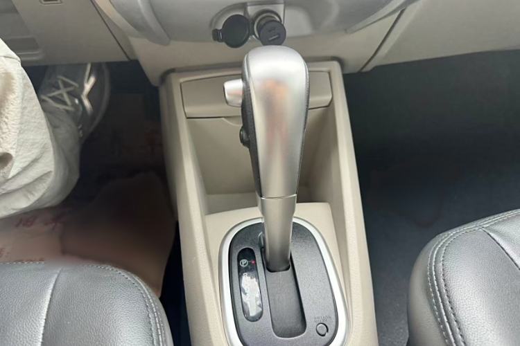Used Venucia R50 2016 1.6L Automatic Elite Edition Interior 4