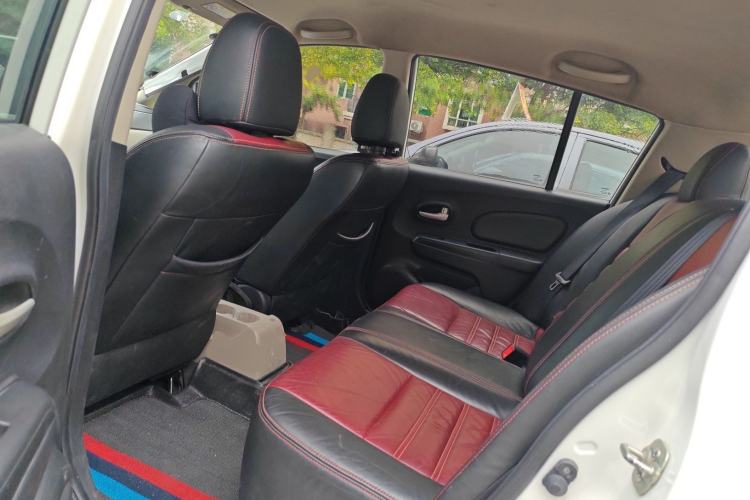 Used Venucia R50 2016 1.6L Automatic Elite Edition Interior 4