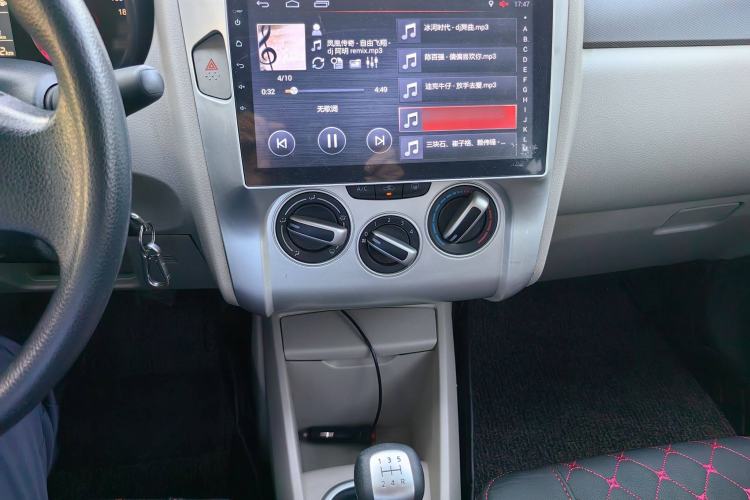 Used Venucia R50 2016 1.6L Manual Elite Edition Interior 5