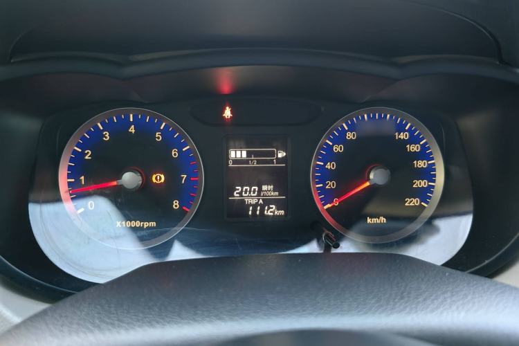 Used Venucia R50 2016 1.6L Manual Elite Edition Interior 6