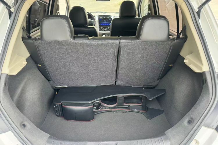 Used Venucia R50 2016 1.6L Automatic Elite Edition Interior 7