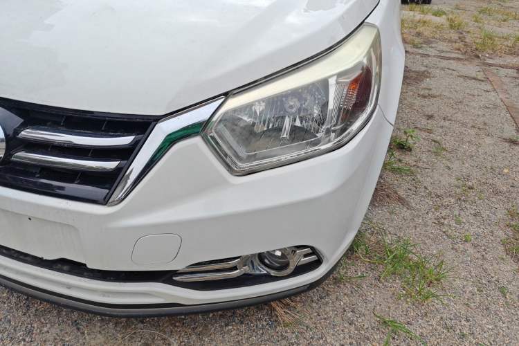 Used Venucia R50 2016 1.6L Automatic Elite Edition Left Front Headlight
