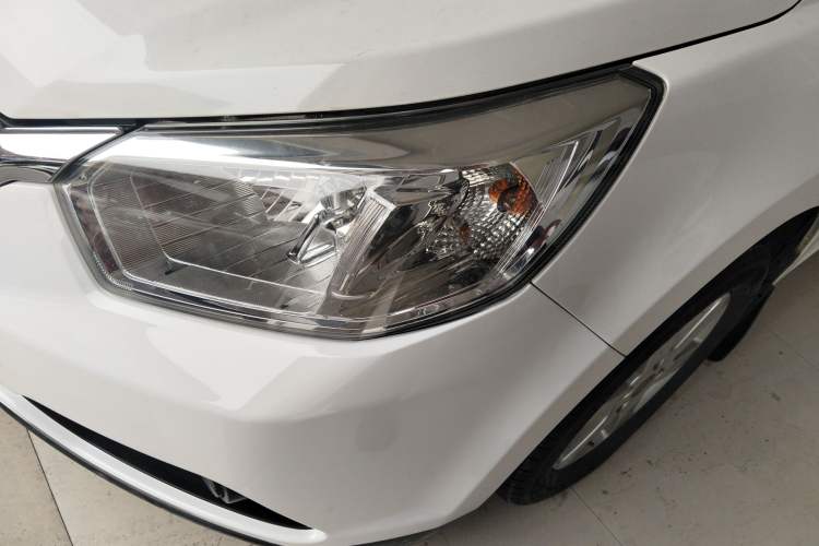 Used Venucia R50 2016 1.6L Manual Elite Edition Left Front Headlight
