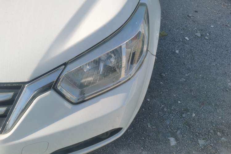 Used Venucia R50 2016 1.6L Automatic Elite Edition Left Front Headlight