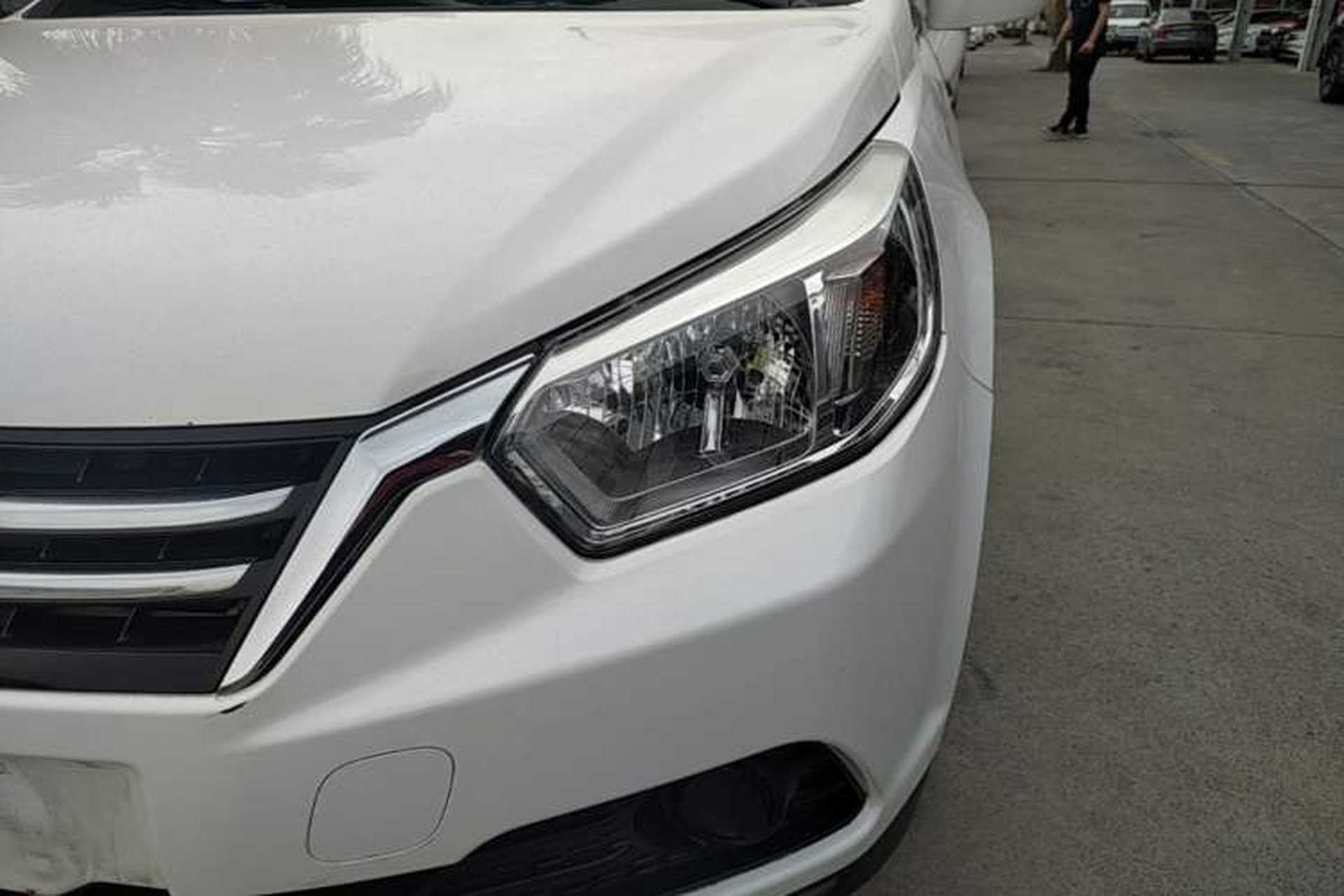 Used Venucia R50 2016 1.6L Manual Elite Edition Left Front Headlight