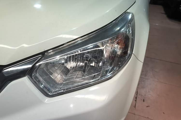 Used Venucia R50 2016 1.6L Manual Elite Edition Left Front Headlight