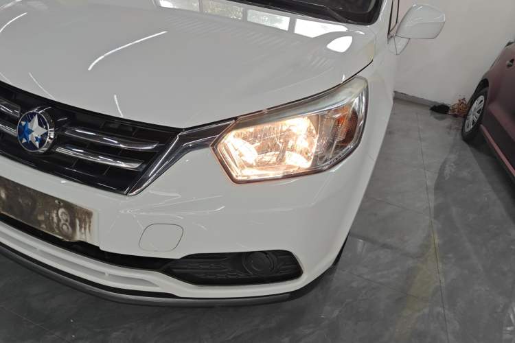 Used Venucia R50 2016 1.6L Manual Elite Edition Left Front Headlight