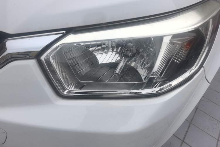 Used Venucia R50 2016 1.6L Automatic Elite Edition Left Front Headlight