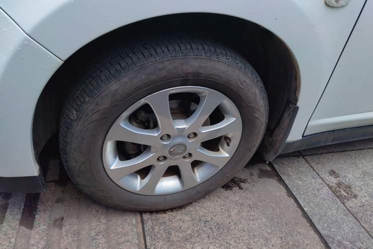 Used Venucia R50 2016 1.6L Manual Elite Edition Left Front Wheel Hub