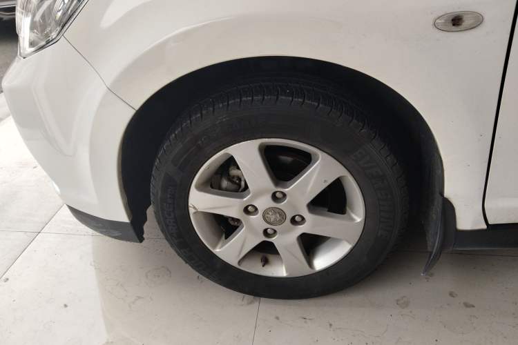 Used Venucia R50 2016 1.6L Manual Elite Edition Left Front Wheel Hub