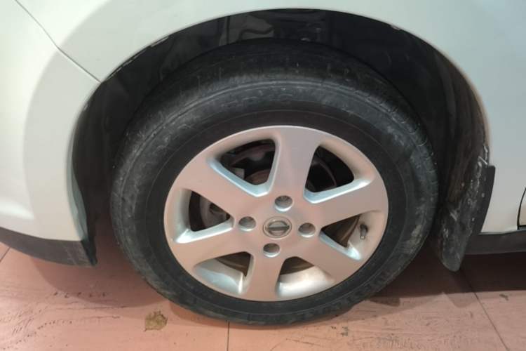 Used Venucia R50 2016 1.6L Manual Elite Edition Left Front Wheel Hub