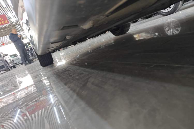 Used Venucia R50 2016 1.6L Manual Elite Edition Left Side Sill