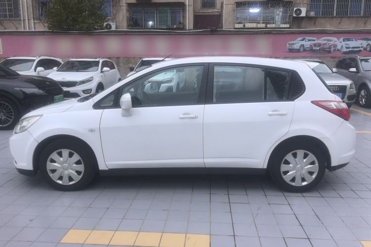 Used Venucia R50 2016 1.6L Automatic Elite Edition Left Side