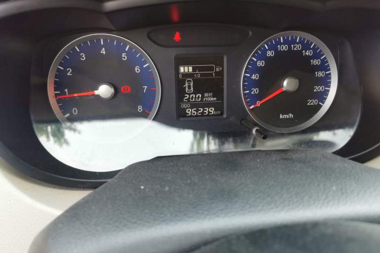 Used Venucia R50 2016 1.6L Manual Elite Edition Odometer Close Up