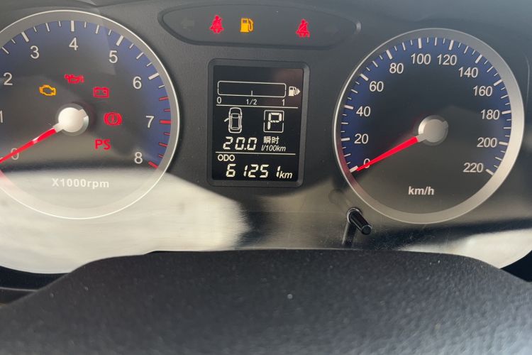 Used Venucia R50 2016 1.6L Automatic Elite Edition Odometer Close Up