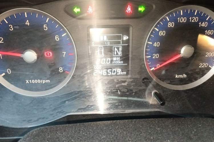Used Venucia R50 2016 1.6L Automatic Elite Edition Odometer Close Up