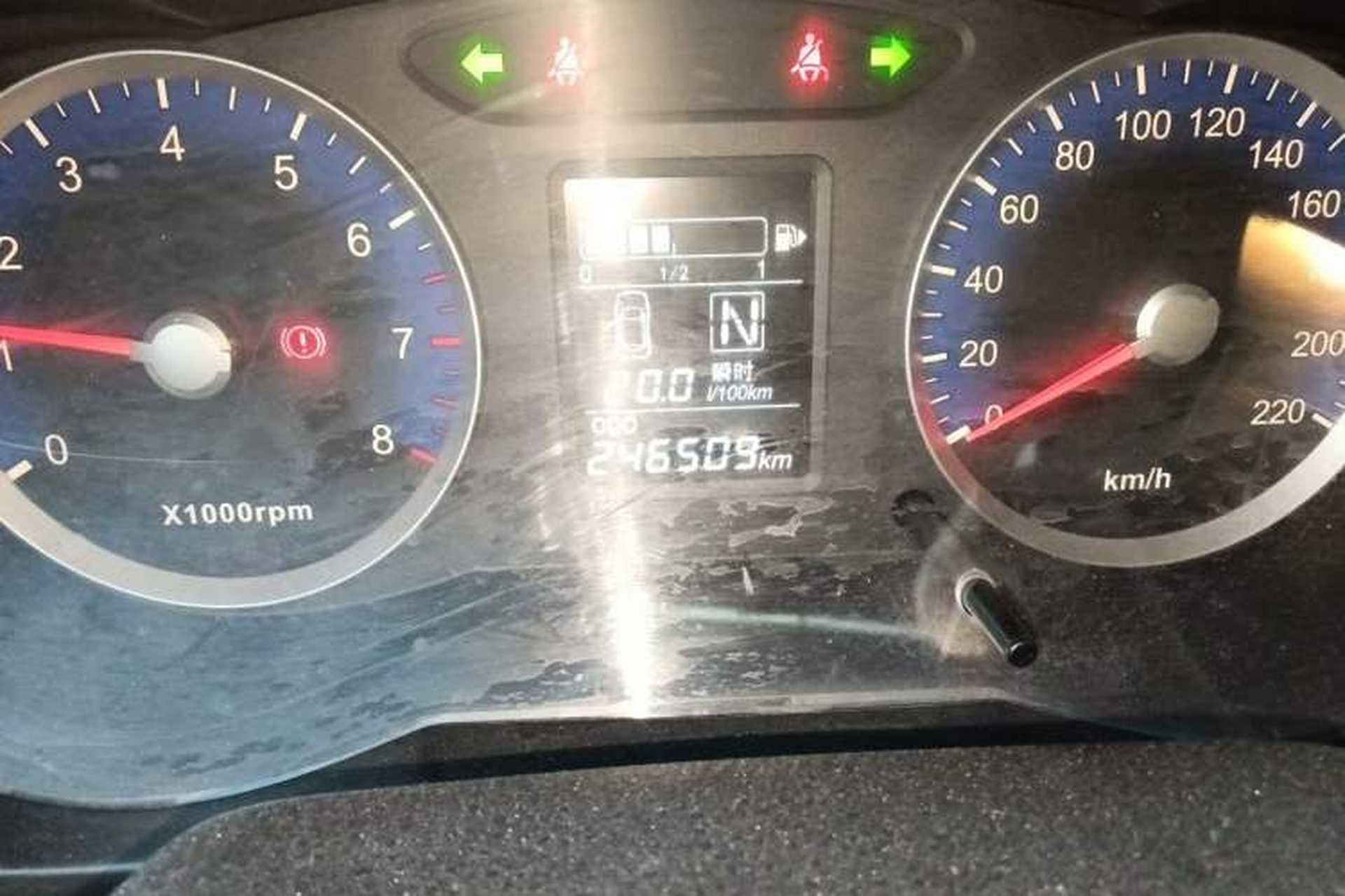 Used Venucia R50 2016 1.6L Automatic Elite Edition Odometer Close Up