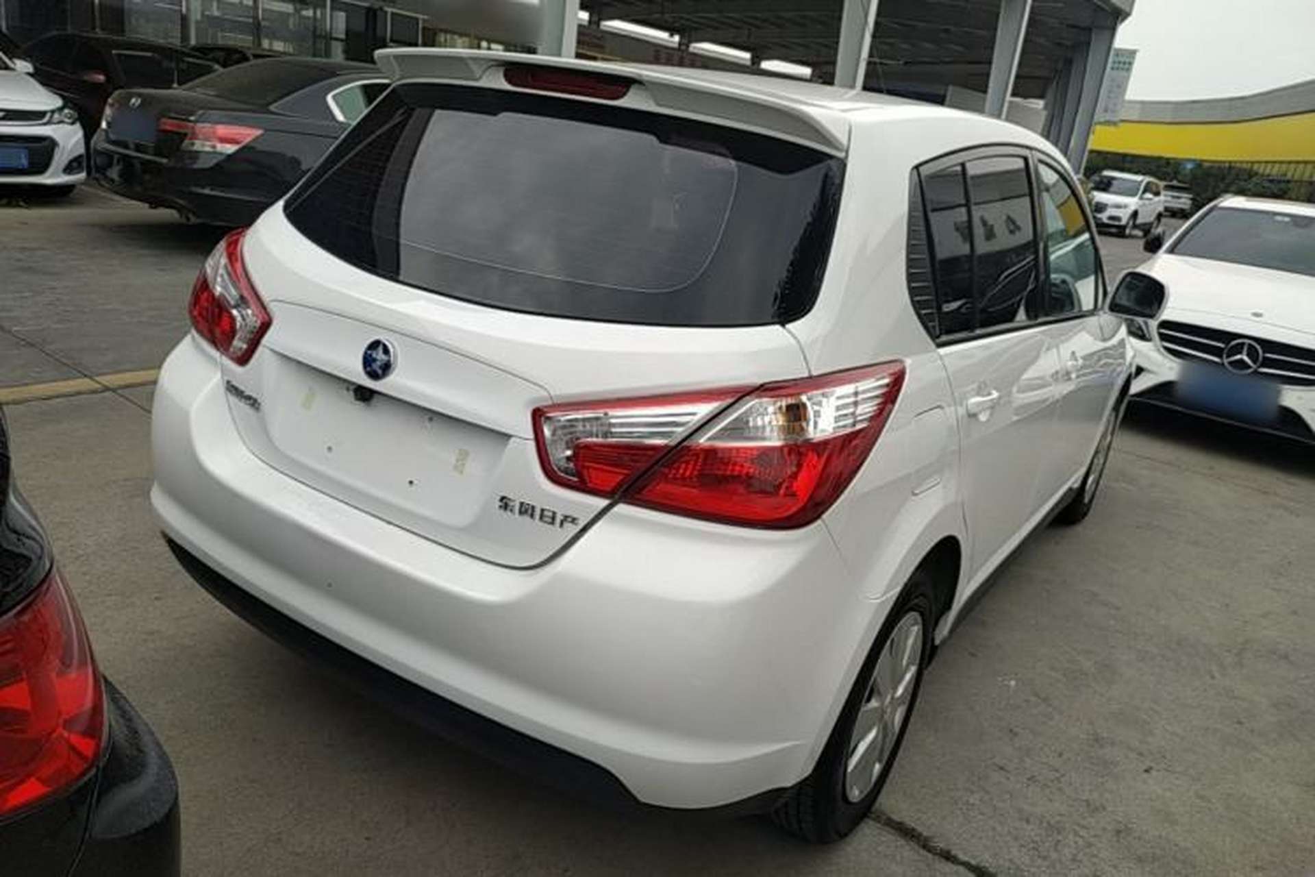 Used Venucia R50 2016 1.6L Manual Elite Edition Rear Right 45 Deg