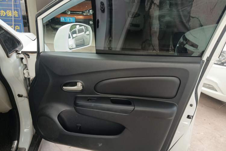 Used Venucia R50 2016 1.6L Manual Elite Edition Right Front Door Interior