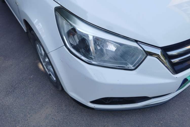 Used Venucia R50 2016 1.6L Manual Elite Edition Right Front Headlight