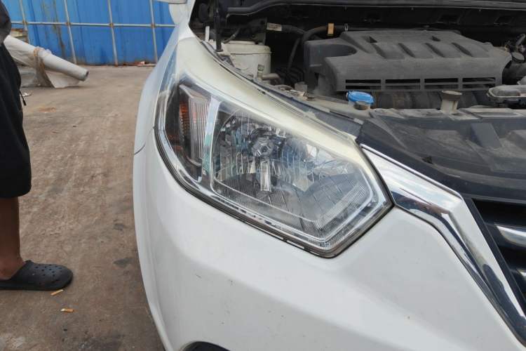 Used Venucia R50 2016 1.6L Manual Elite Edition Right Front Headlight