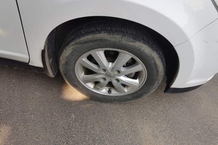 Used Venucia R50 2016 1.6L Manual Elite Edition Right Front Wheel Hub