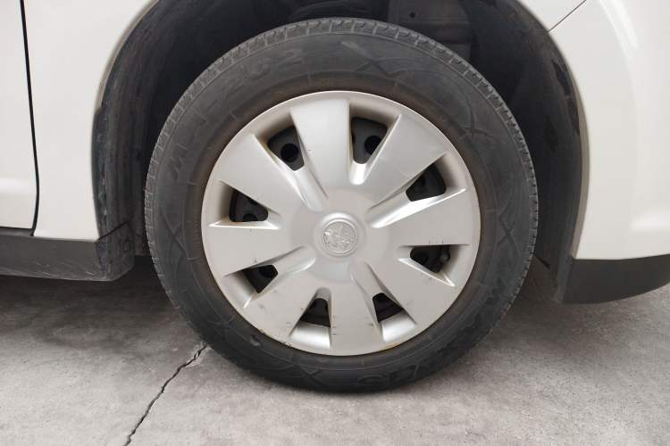 Used Venucia R50 2016 1.6L Automatic Elite Edition Right Front Wheel Hub