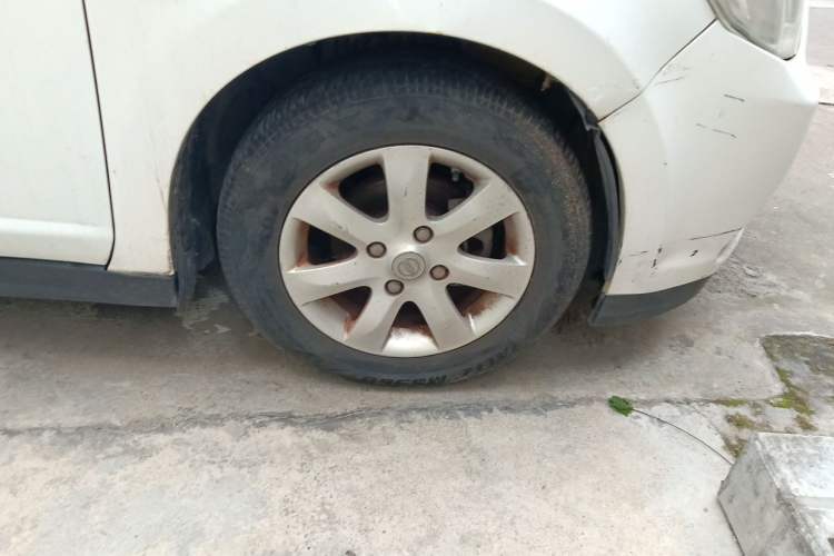 Used Venucia R50 2016 1.6L Automatic Elite Edition Right Front Wheel Hub