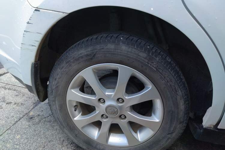 Used Venucia R50 2016 1.6L Manual Elite Edition Right Rear Wheel Hub