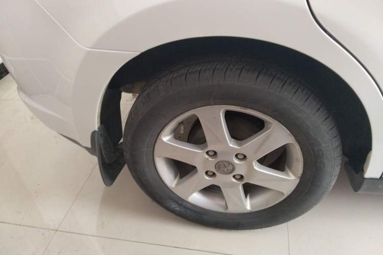 Used Venucia R50 2016 1.6L Manual Elite Edition Right Rear Wheel Hub