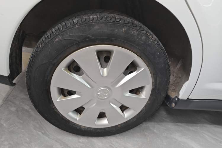 Used Venucia R50 2016 1.6L Manual Elite Edition Right Rear Wheel Hub