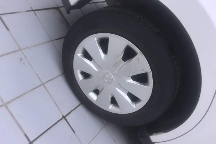 Used Venucia R50 2016 1.6L Automatic Elite Edition Right Rear Wheel Hub