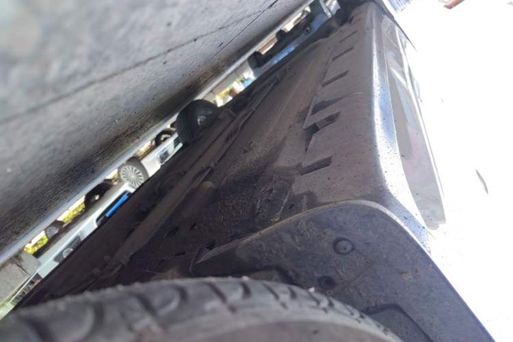 Used Venucia R50 2016 1.6L Manual Elite Edition Right Side Sill