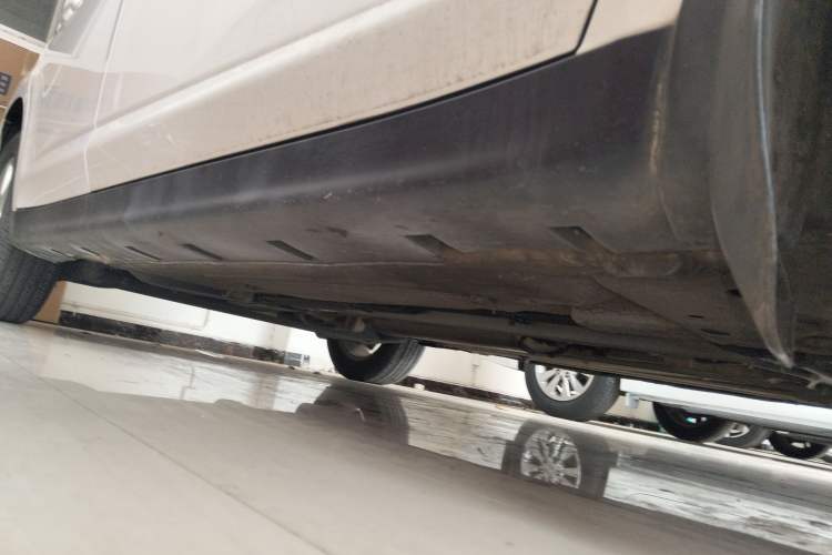 Used Venucia R50 2016 1.6L Manual Elite Edition Right Side Sill