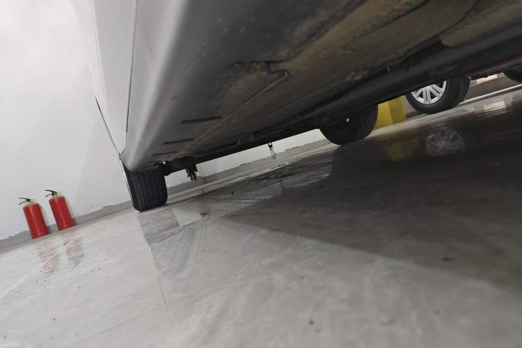 Used Venucia R50 2016 1.6L Manual Elite Edition Right Side Sill