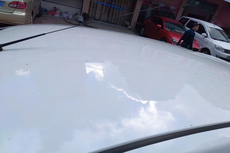 Used Venucia R50 2016 1.6L Manual Elite Edition Roof