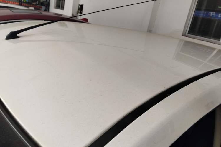 Used Venucia R50 2016 1.6L Manual Elite Edition Roof