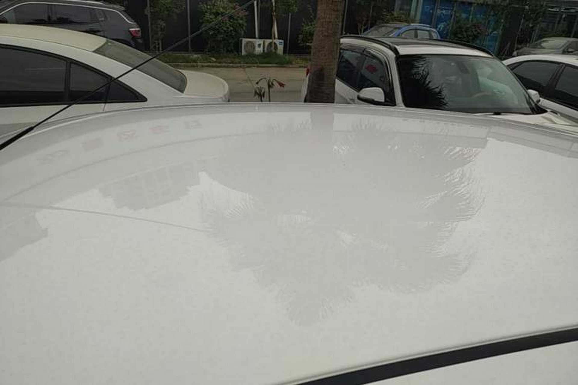 Used Venucia R50 2016 1.6L Manual Elite Edition Roof