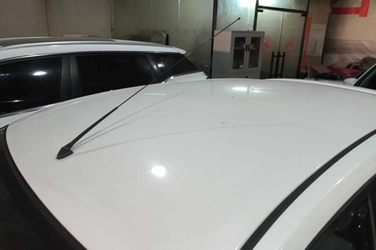 Used Venucia R50 2016 1.6L Manual Elite Edition Roof