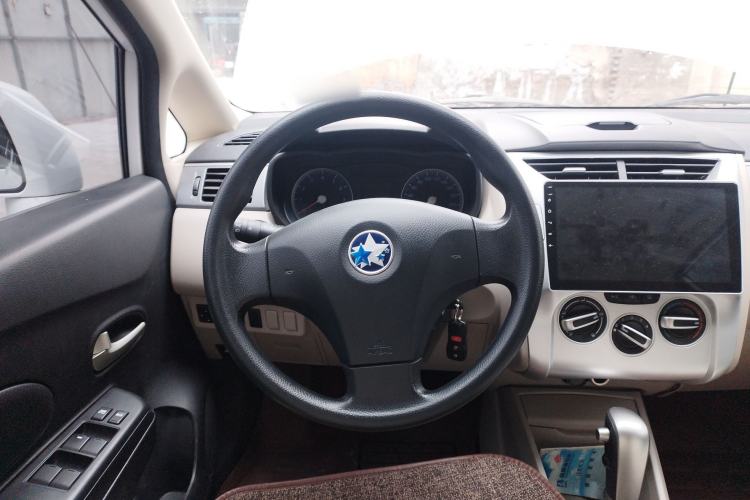 Used Venucia R50 2016 1.6L Automatic Elite Edition Steering Wheel