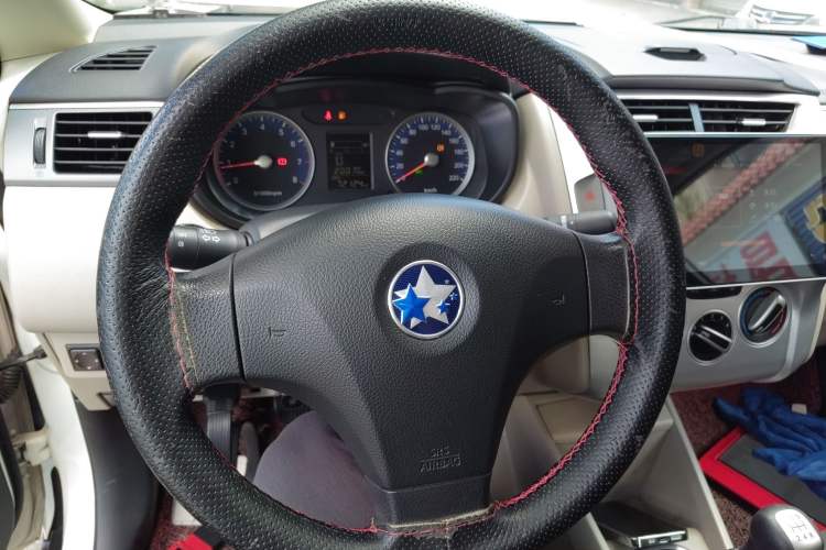 Used Venucia R50 2016 1.6L Manual Elite Edition Steering Wheel